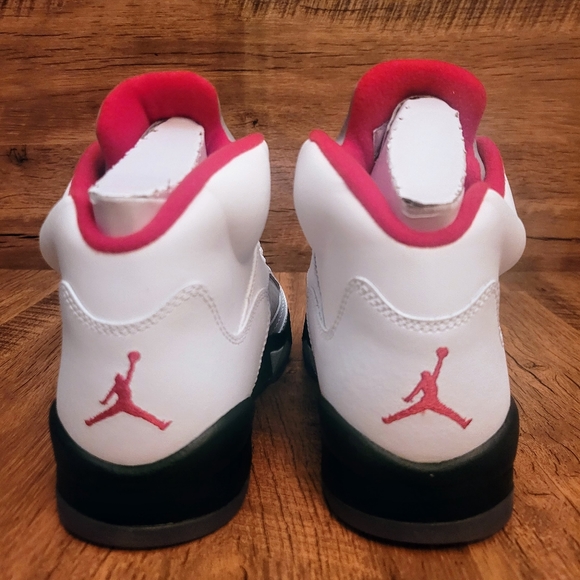 Nike Air Jordan 5 Retro Fire Red 2013 GS Size 6y DS 440888-100 Brand New - Picture 5 of 12